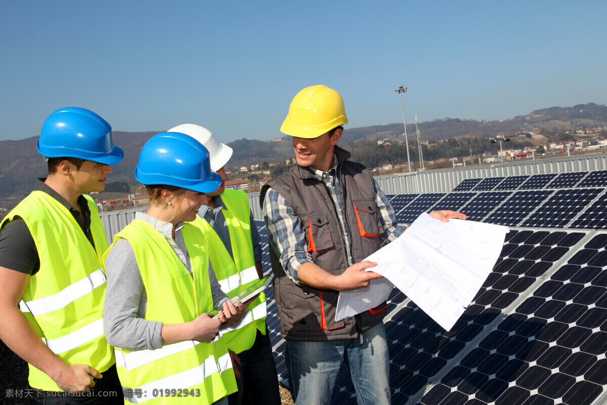 太阳能电站 工人 太阳能 安装工人 节能环保 绿色环保 生态环保 其他类别 现代科技