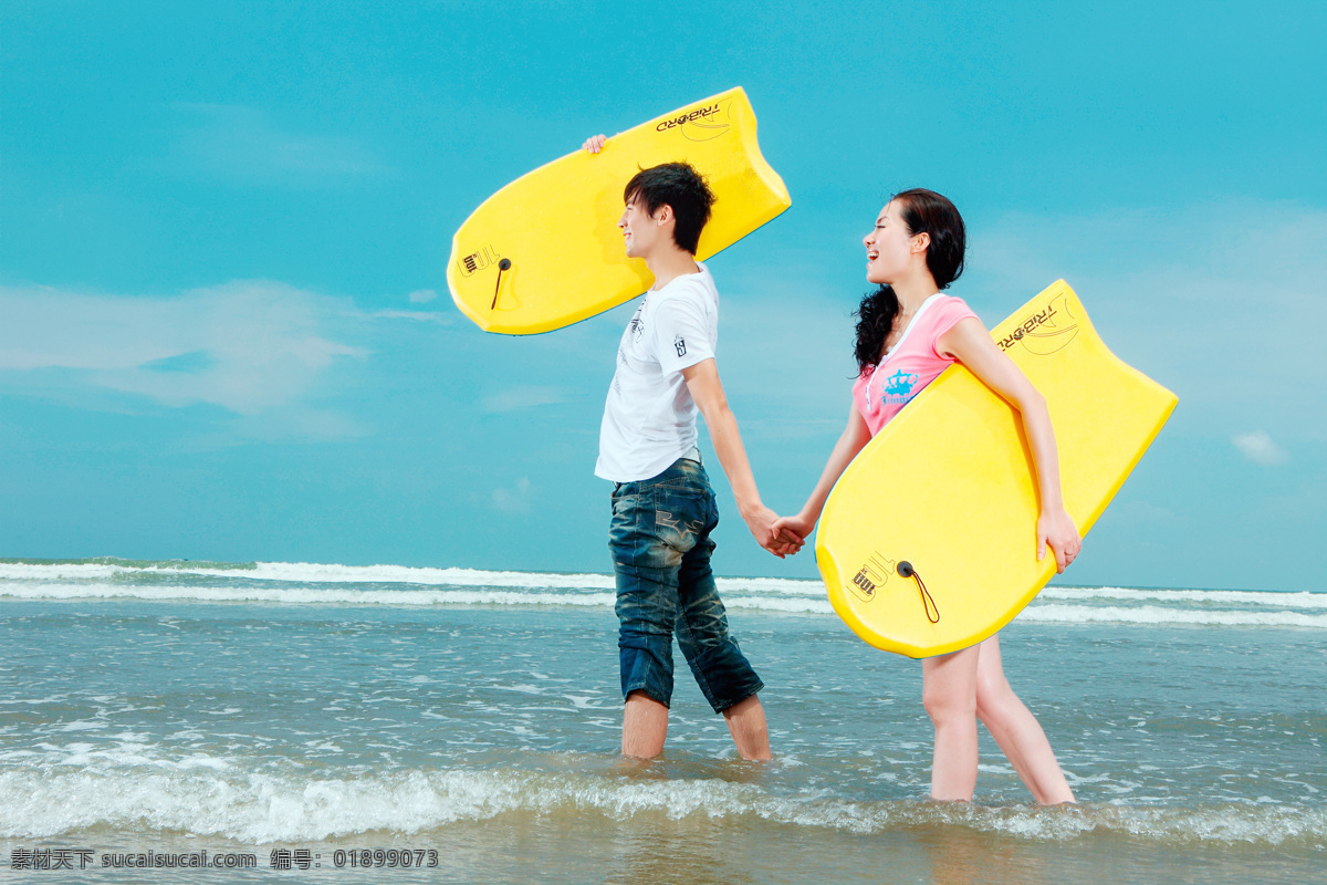 风景 海 海边 海景 海浪 蓝色之恋 蓝天 蓝天白云 真维斯 男人 女人 美女 帅哥 唯美 散步 冲浪板 情侣 沙滩 人物摄影 人物图库 人物摄景 生活 旅游餐饮