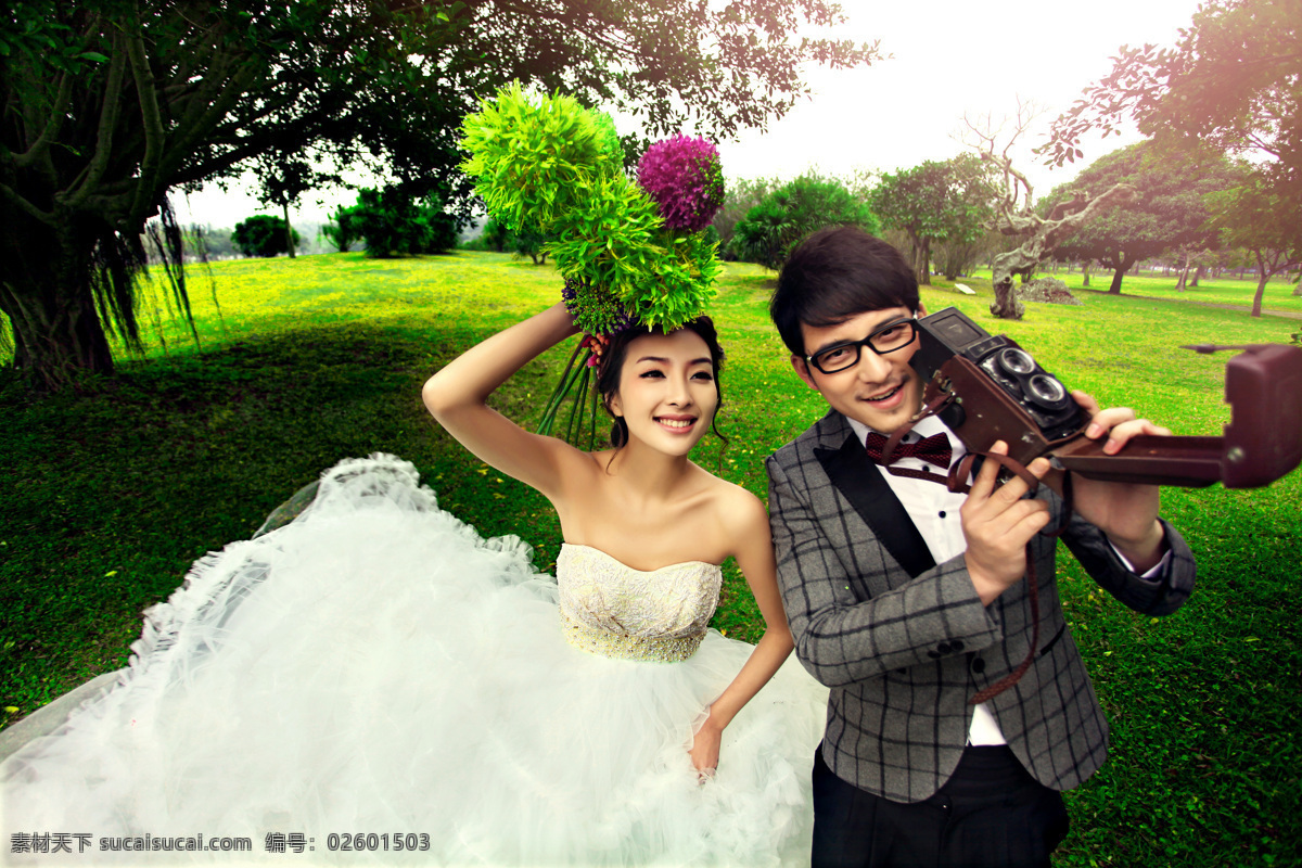童话爱情 婚纱样片 影楼摄影 婚纱照 时尚婚纱 相机 草坪 幸福 写真 婚纱外景 人物摄影 人物图库 摄影图库