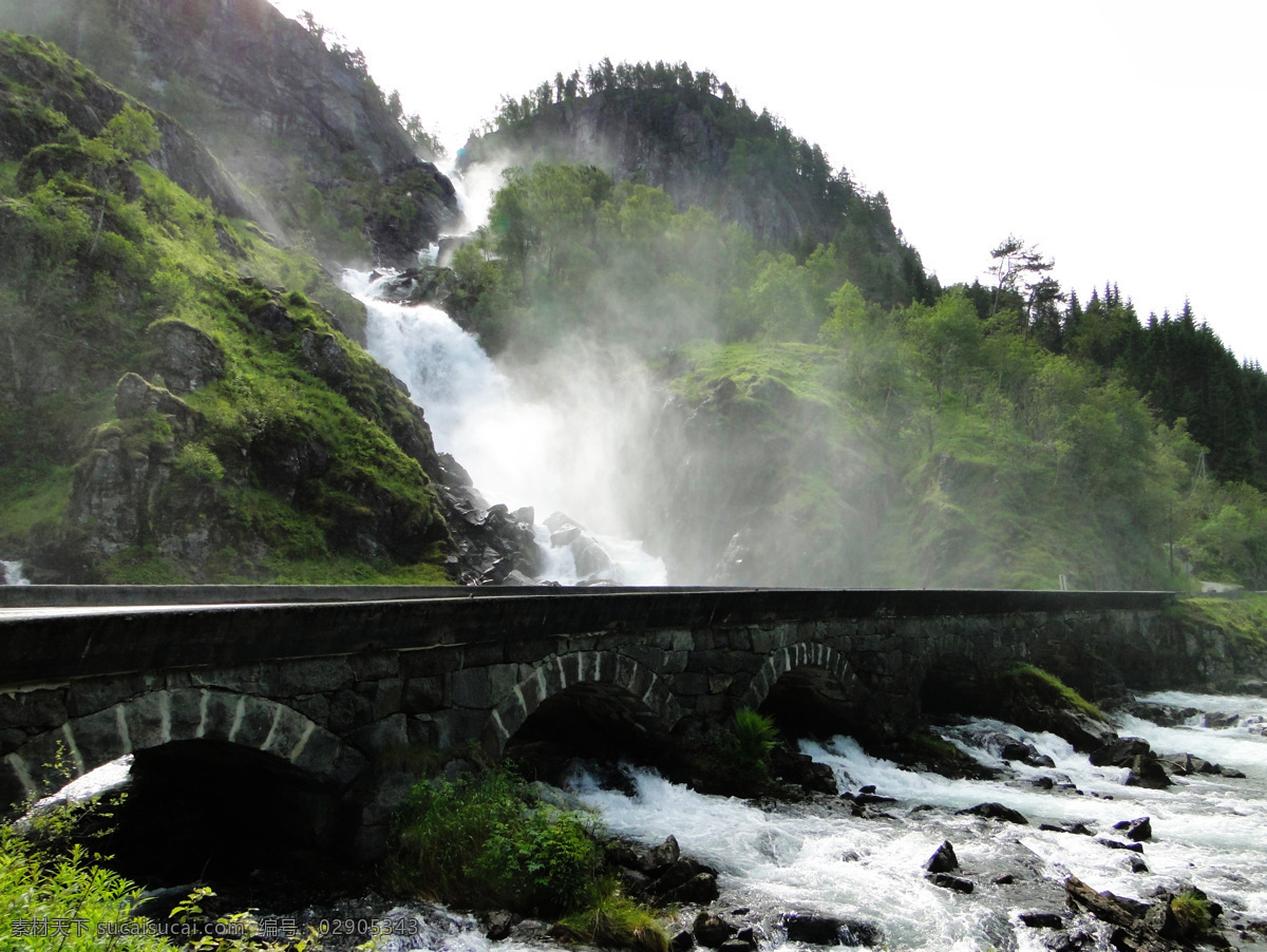 石桥 拱桥 瀑布 雾气 河流 小溪 山区 旅游 郊游 生态 森林 树木 绿色 环保 生态美景素材 自然景观 自然风景