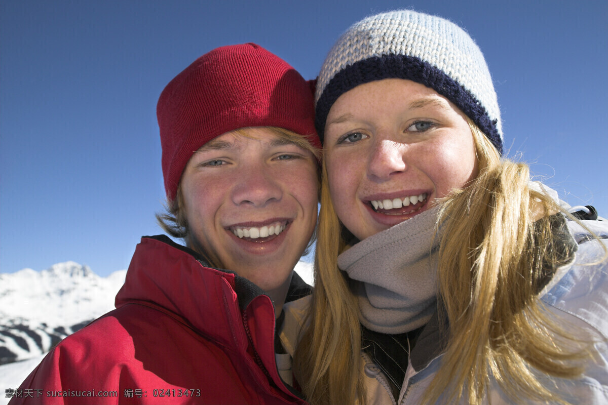 微笑 兄妹 男人 女人 雪地 外国人物 冬天 生活人物 人物图片