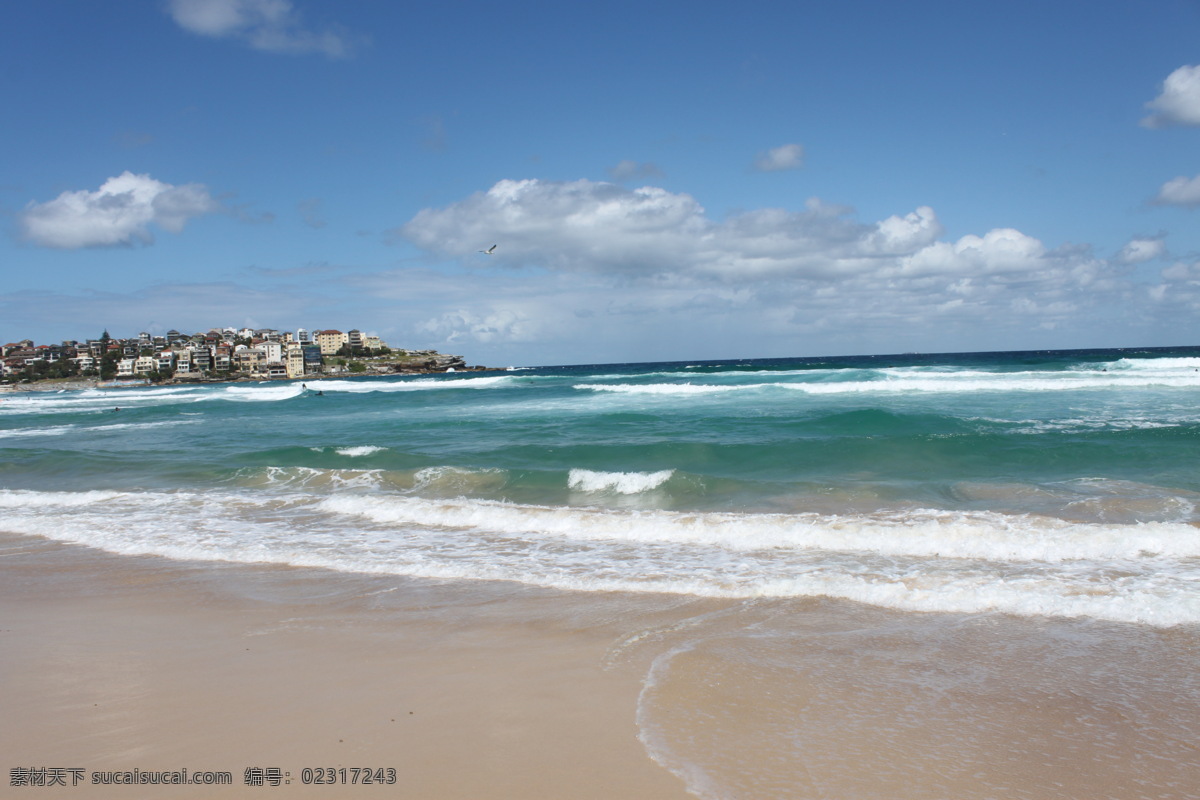 澳大利亚 白云 城市 大海 国外旅游 海滩风光 蓝天 楼房 滩 风光图片 沙滩 白浪 旅游摄影 psd源文件
