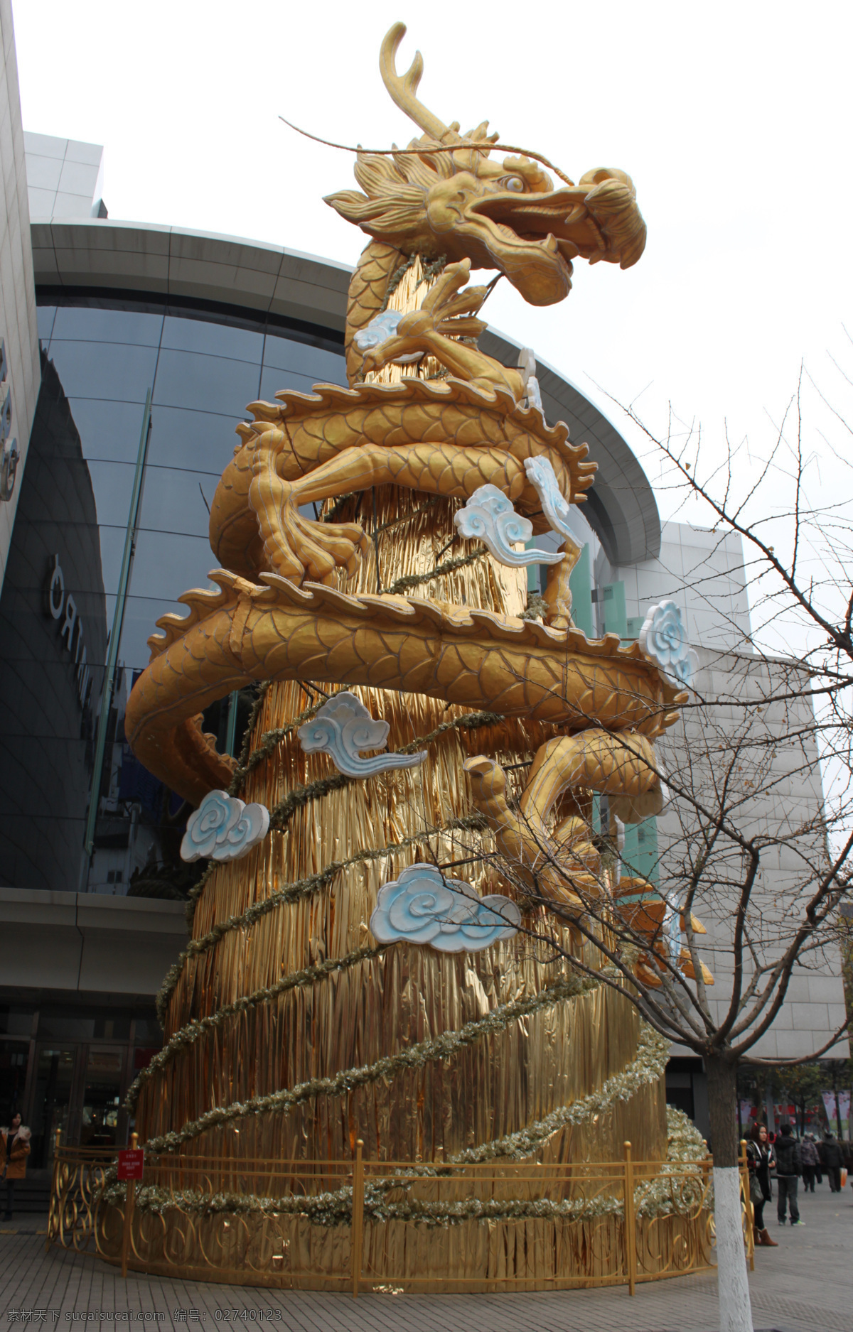 龙年 摄影图片 大气龙 雕塑 建筑园林 金龙 龙年快乐 云龙 龙年摄影 灯龙 家居装饰素材 灯饰素材