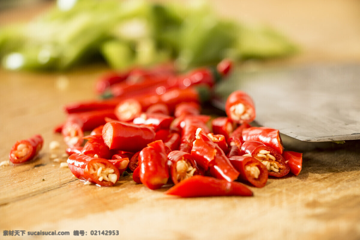 红辣椒 厨房 辣椒 青椒 小米椒 切菜板 景深 食物 红色 美味 原料 切菜 餐饮美食 食物原料
