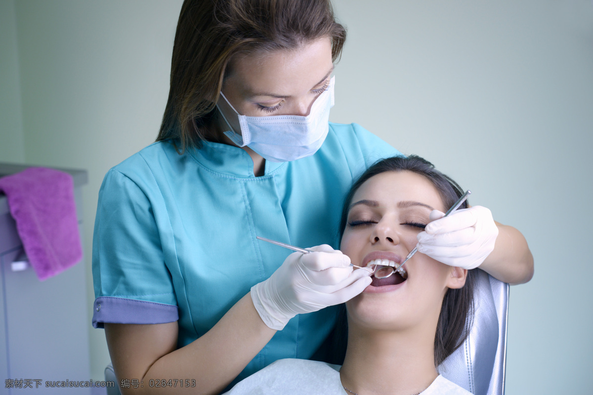 正在 病人 看 牙齿 医生 牙医 口腔 医疗护理 现代科技