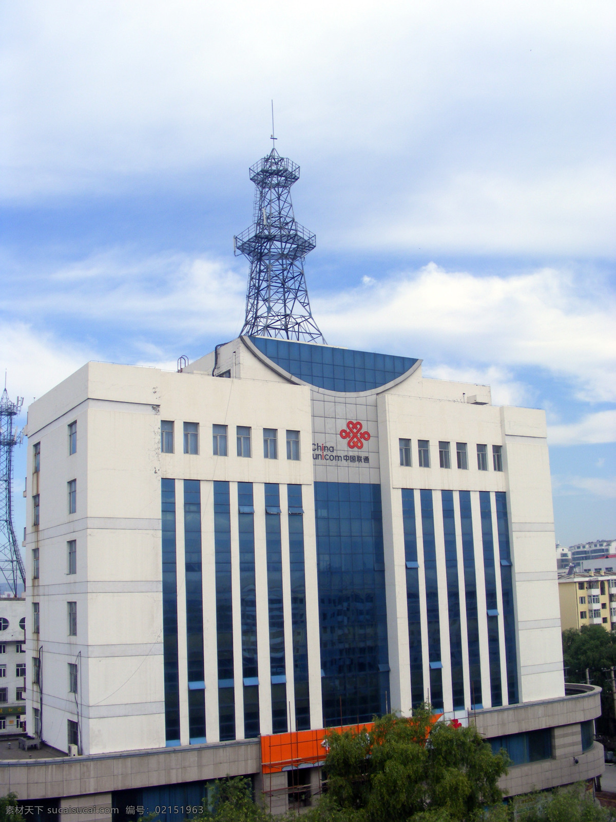 海林 联通 中心 建筑摄影 城市摄影 建筑 建筑景观 蓝天白云 林 楼房 绿色 联通公司 中心营业大厅 联通大楼 信号塔 树木 群楼背景 自然景观 矢量图 现代科技