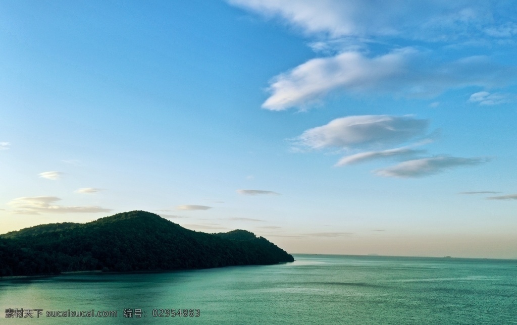 海边图片 海边 海岸线 沙滩 海浪 浪花 礁石 天空 云朵 景色 美景 风景 自然景观 自然风景