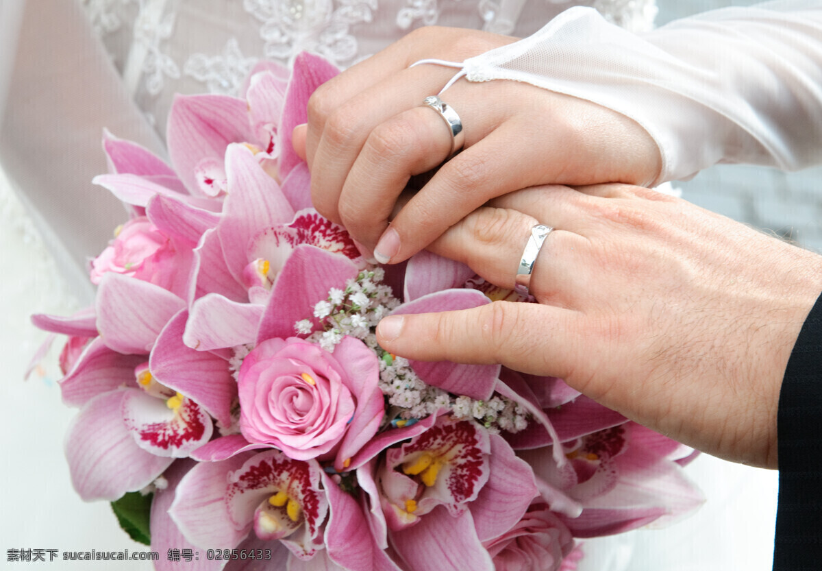 牵手 新人 牵手的新人 鲜花 花卉新人情侣 婚纱情侣 帅哥美女 新郎新娘 夫妻 婚礼图片 结婚照 婚纱摄影 新人情侣 生活百科