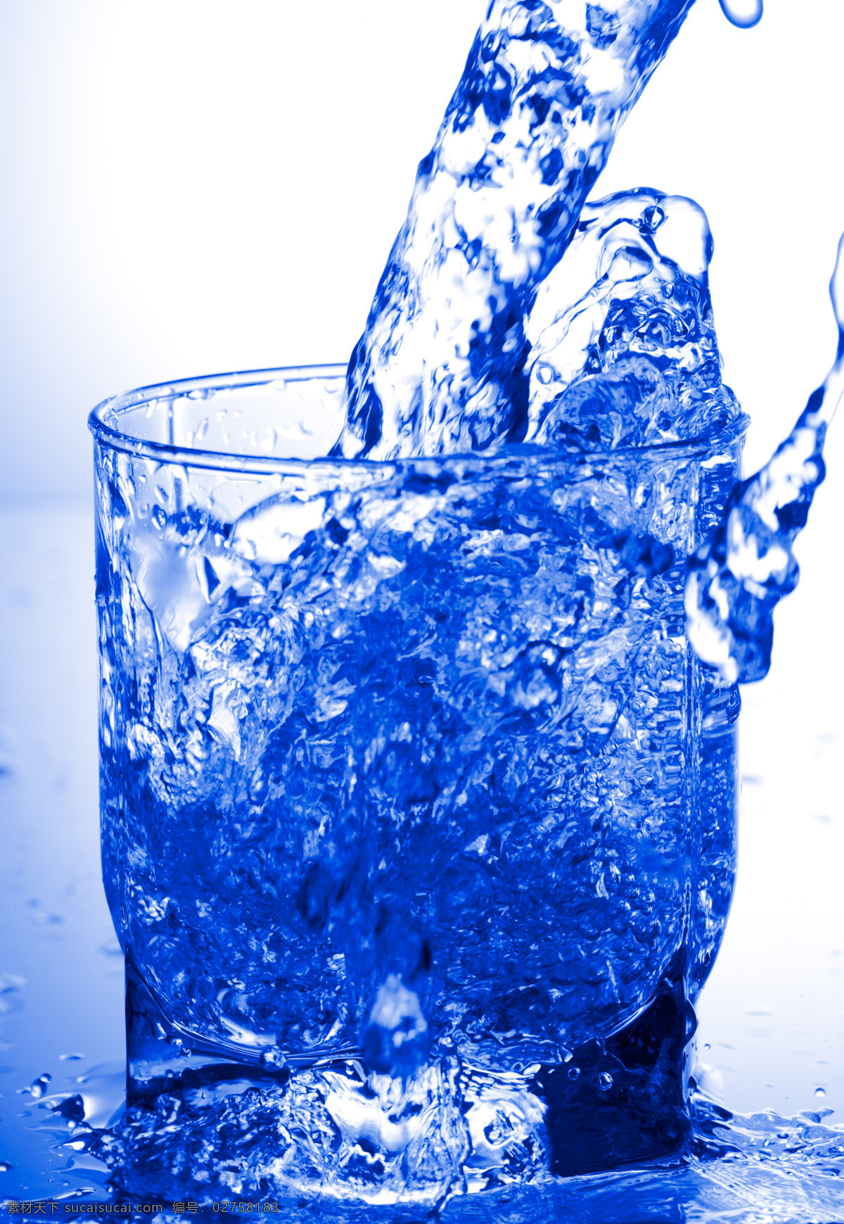 水杯 杯子 餐饮美食 蓝色 泼水 水滴 饮料酒水 水 矢量图 日常生活