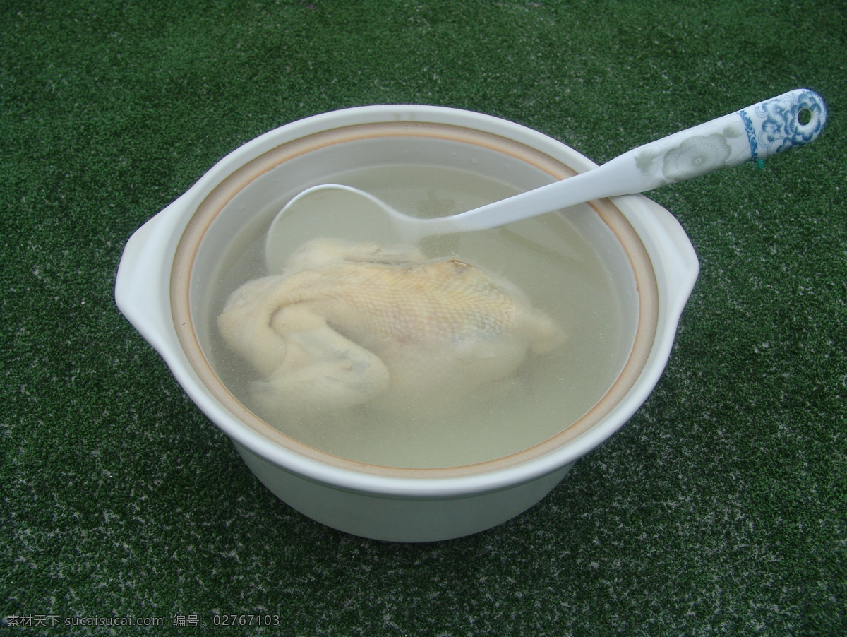 清汤鸡图片 清汤 鸡 山鸡 鸡汤 瓦罐 勺子 美食食材 传统美食 餐饮美食