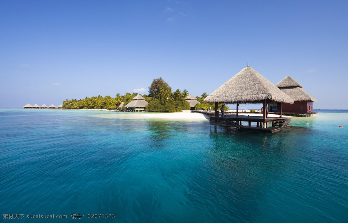 蓝色 海洋 中 岛屿 海 茅草屋 热带 天空 风景 生活 旅游餐饮