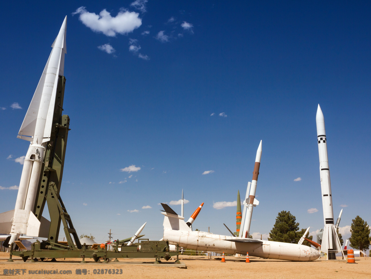 蓝天 白云 下 火箭炮 天空 导弹 武器 军事 战争 军事武器 现代科技
