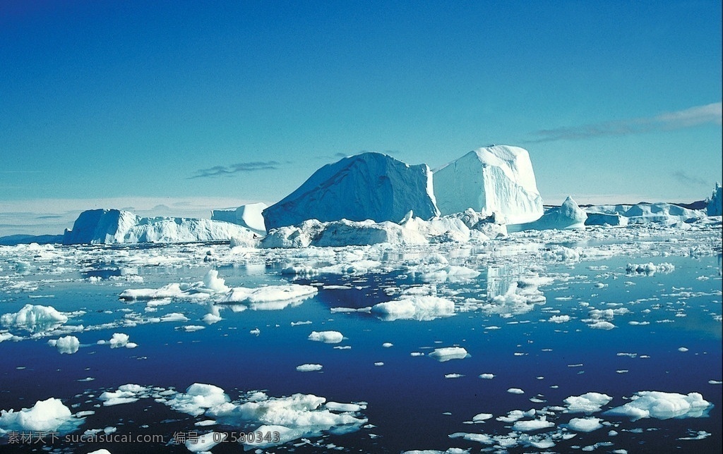 北冰洋 上 浮冰 积雪 蓝天 白云 阳光 海洋 海水 雪景 宁静 蓝色 自然风景 自然景观