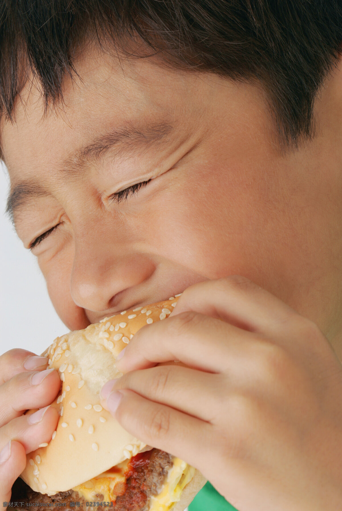 吃 汉堡 小 男孩 美食 好味道 可爱 儿童 小男孩 孩子 情侣图片 人物图片