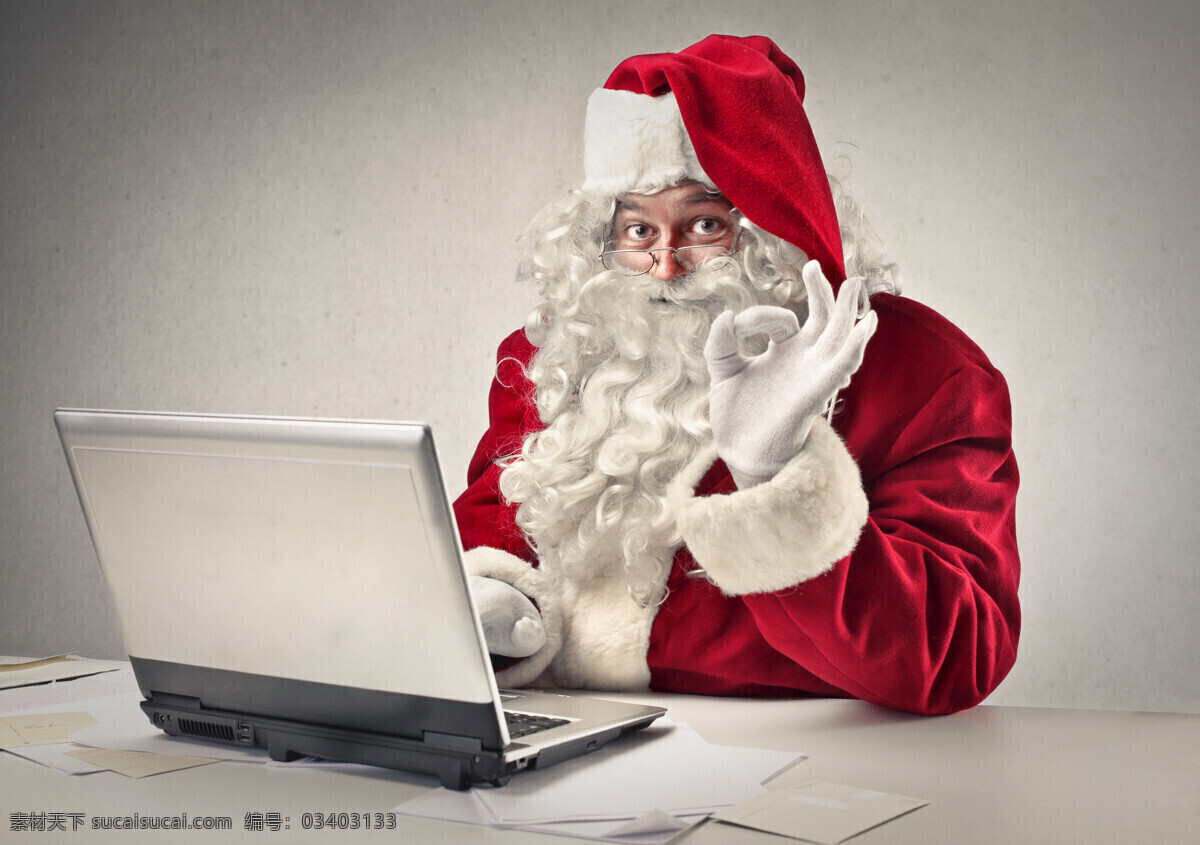 笔记本 电脑 前 圣诞老人 笔记本电脑 数码产品 人物 圣诞节 节日 老人图片 人物图片