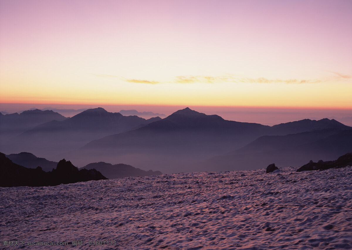 天空山脉 白云 大自然 风景 高山 河流 湖泊 积雪 蓝天 山峰 山脉 自然风光 特写 起伏 天空 雪山 岩石 摄影图 自然景观 山水风景 家居装饰素材 山水风景画