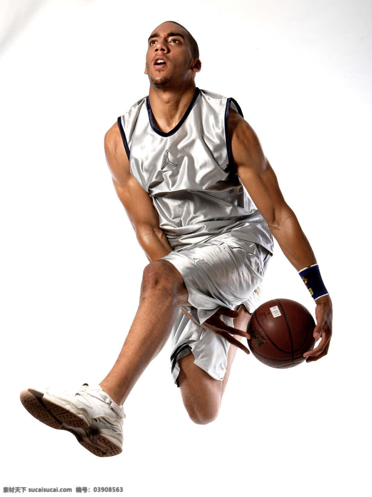动感 黑人 活力 健康 篮球 男性男人 人物图库 运动 健壮 胯下运球 假动作 进攻 运动活力 psd源文件