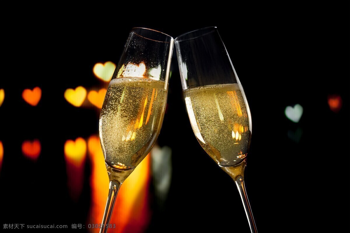 香槟酒图片 黄色香槟酒 香槟酒杯 香槟 黄色香槟 玻璃酒杯 桌面 灯光 酒之品味 餐饮美食