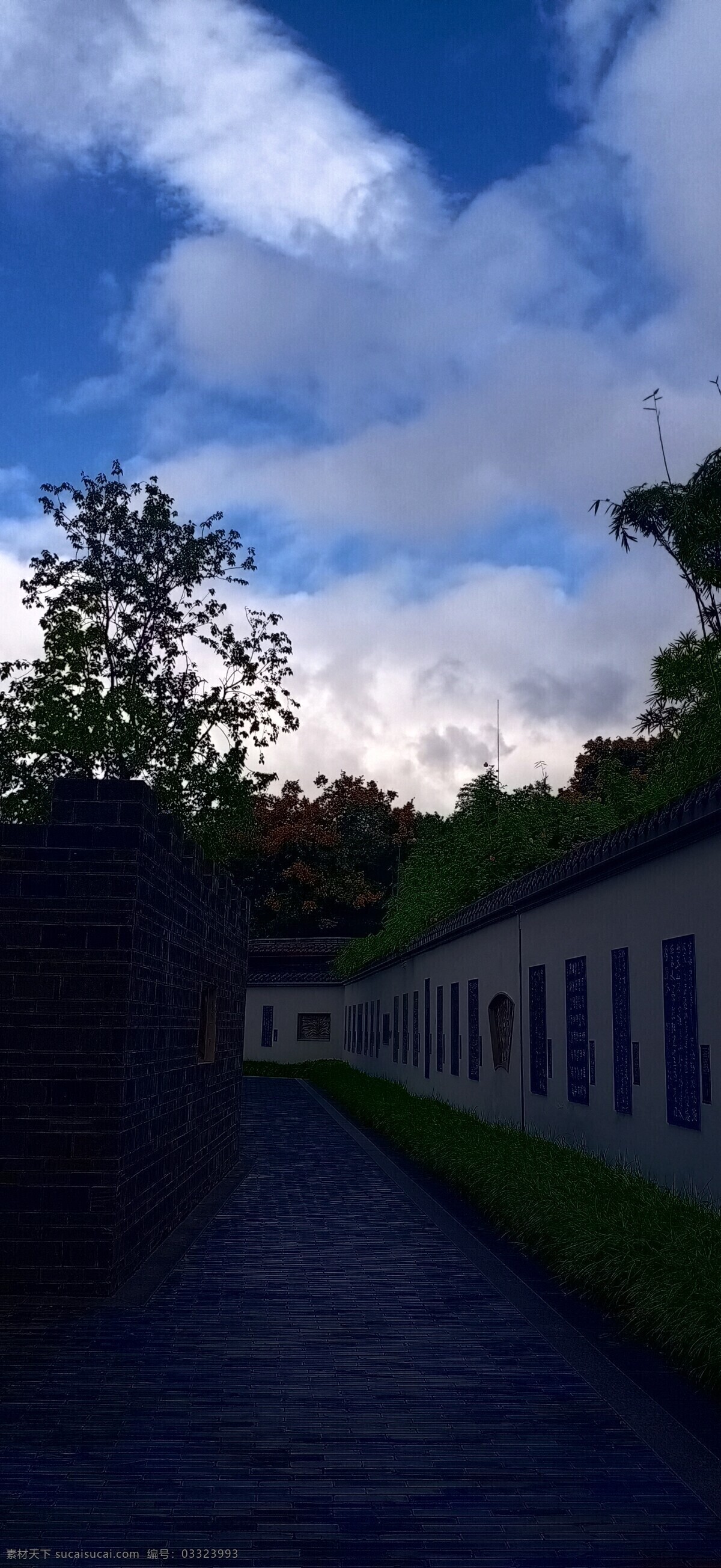 蓝天 白云 下 建筑 小路 壁纸 建筑园林 园林建筑