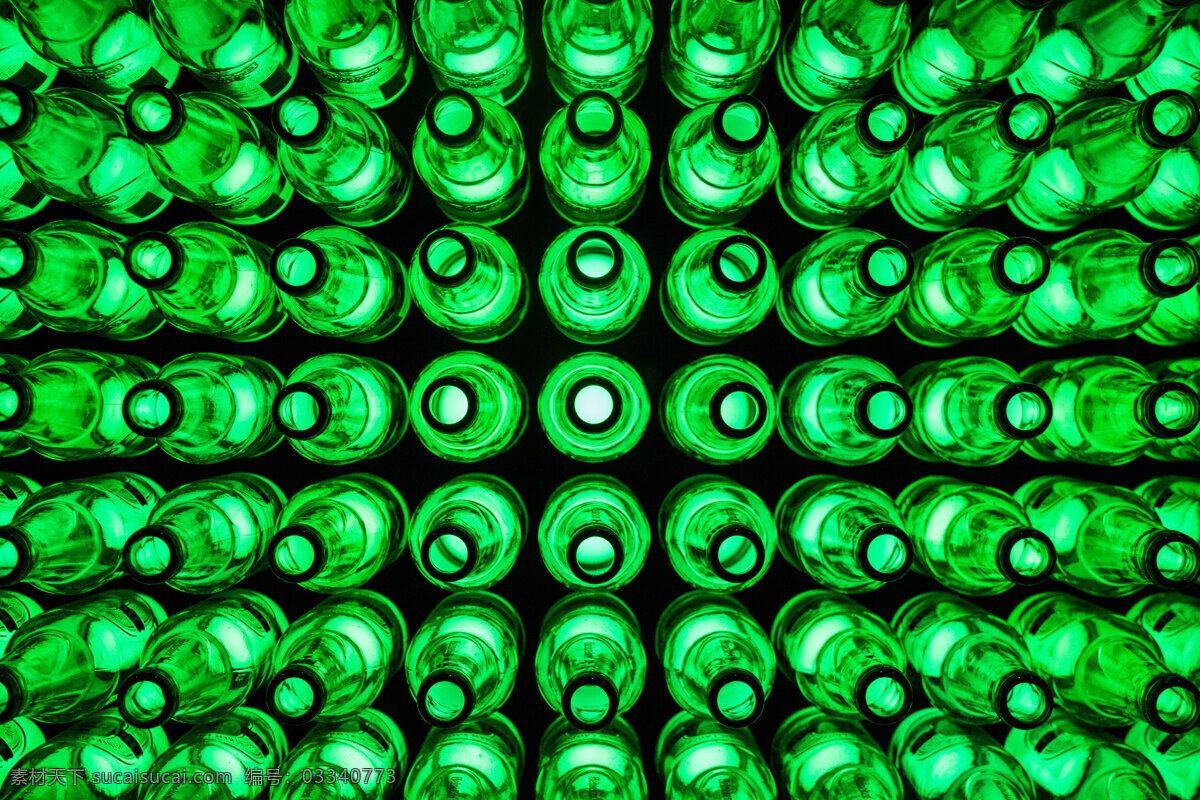 酒瓶 啤酒 酒水 啤酒瓶 酒瓶展示 啤酒艺术品 青岛啤酒 生活百科 生活素材