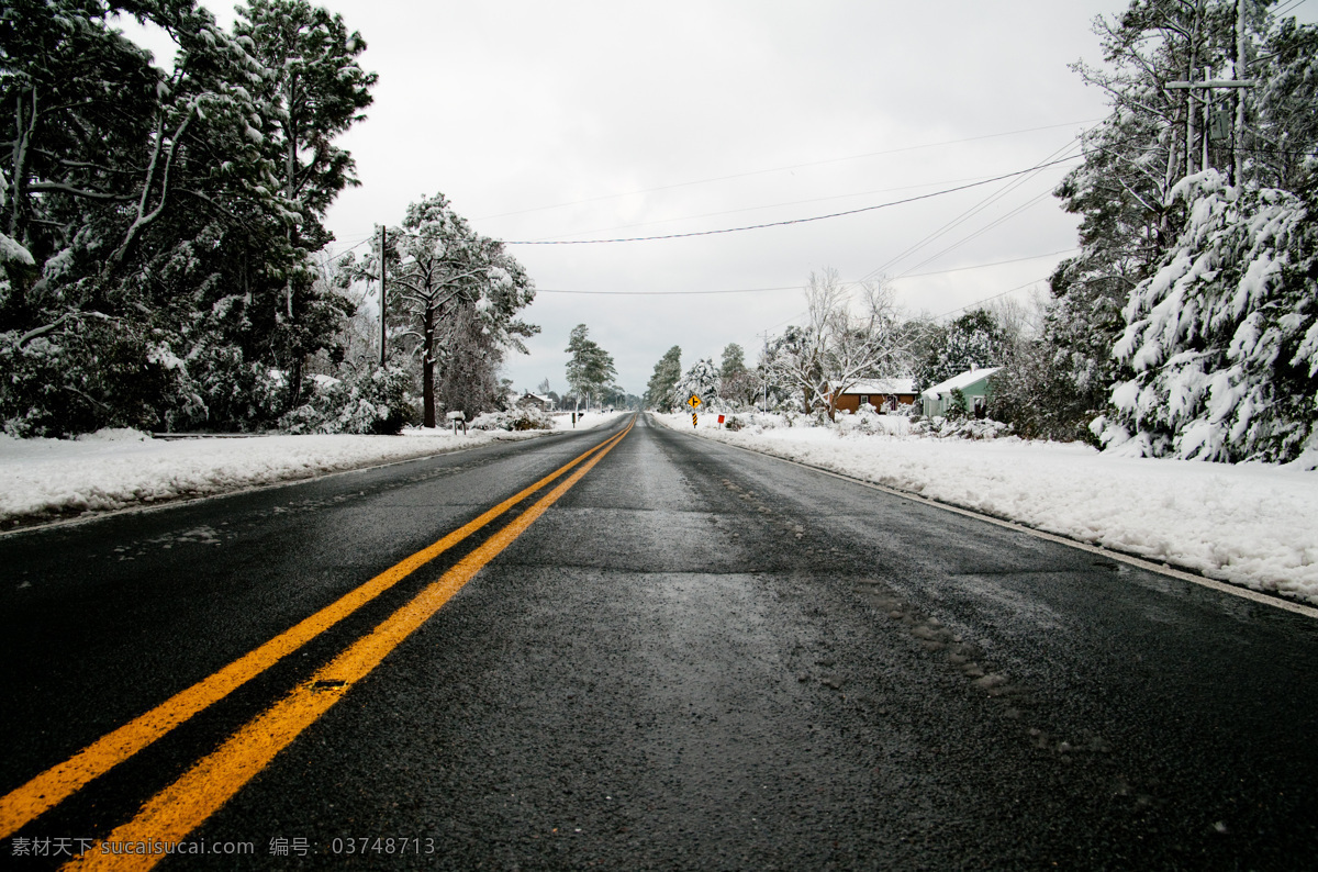 公路 两边 雪景 树木 乡间公路 天空 道路 路 道路摄影 自然风景 自然景观 公路图片 环境家居