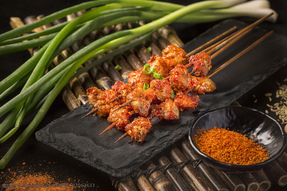 烤串 烧烤 羊肉串 牛肉串 猪肉串 肉串 小吃 大排档 夜宵 餐饮美食 传统美食