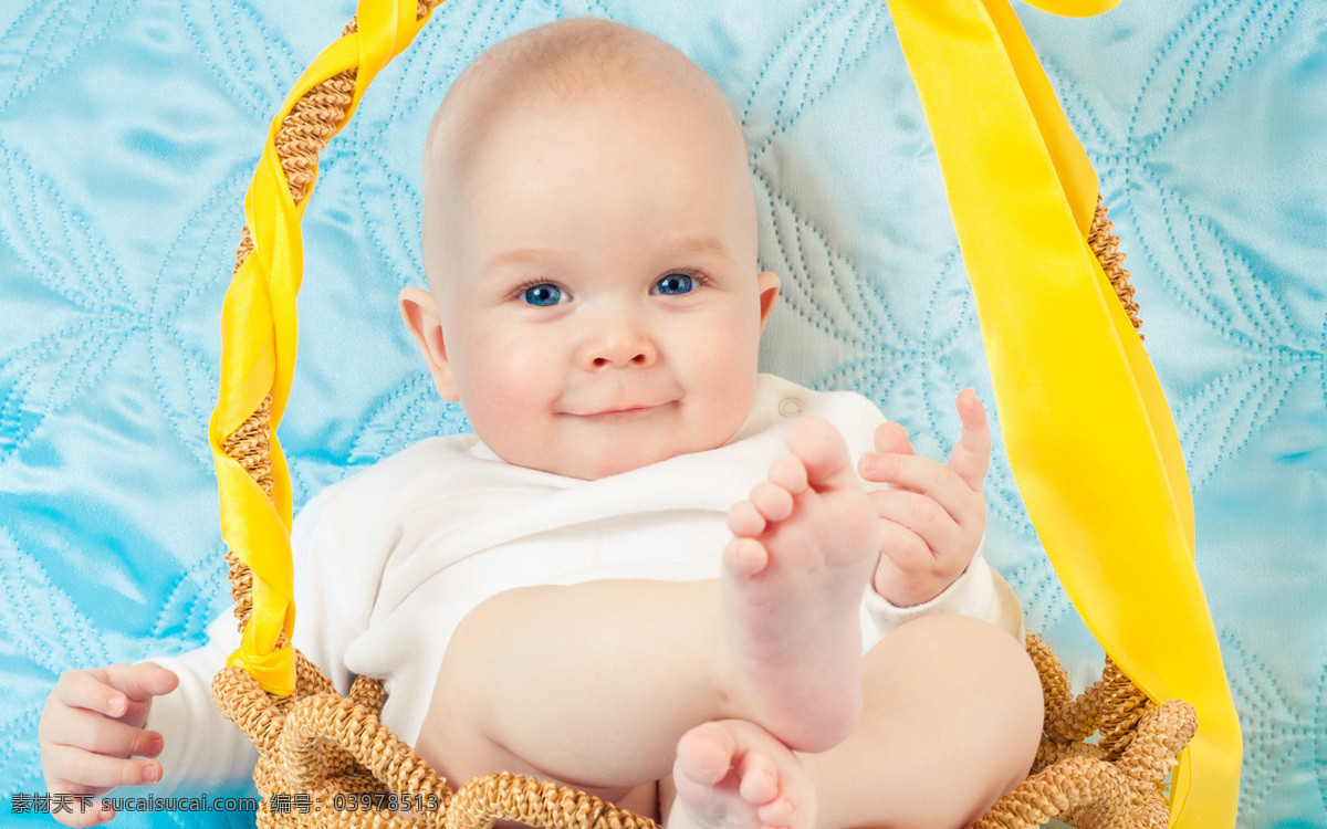 摇篮 里 可爱 婴儿 宝宝 出生婴儿 快乐儿童 小孩子 baby 儿童幼儿 宝宝摄影 宝宝图片 人物图片
