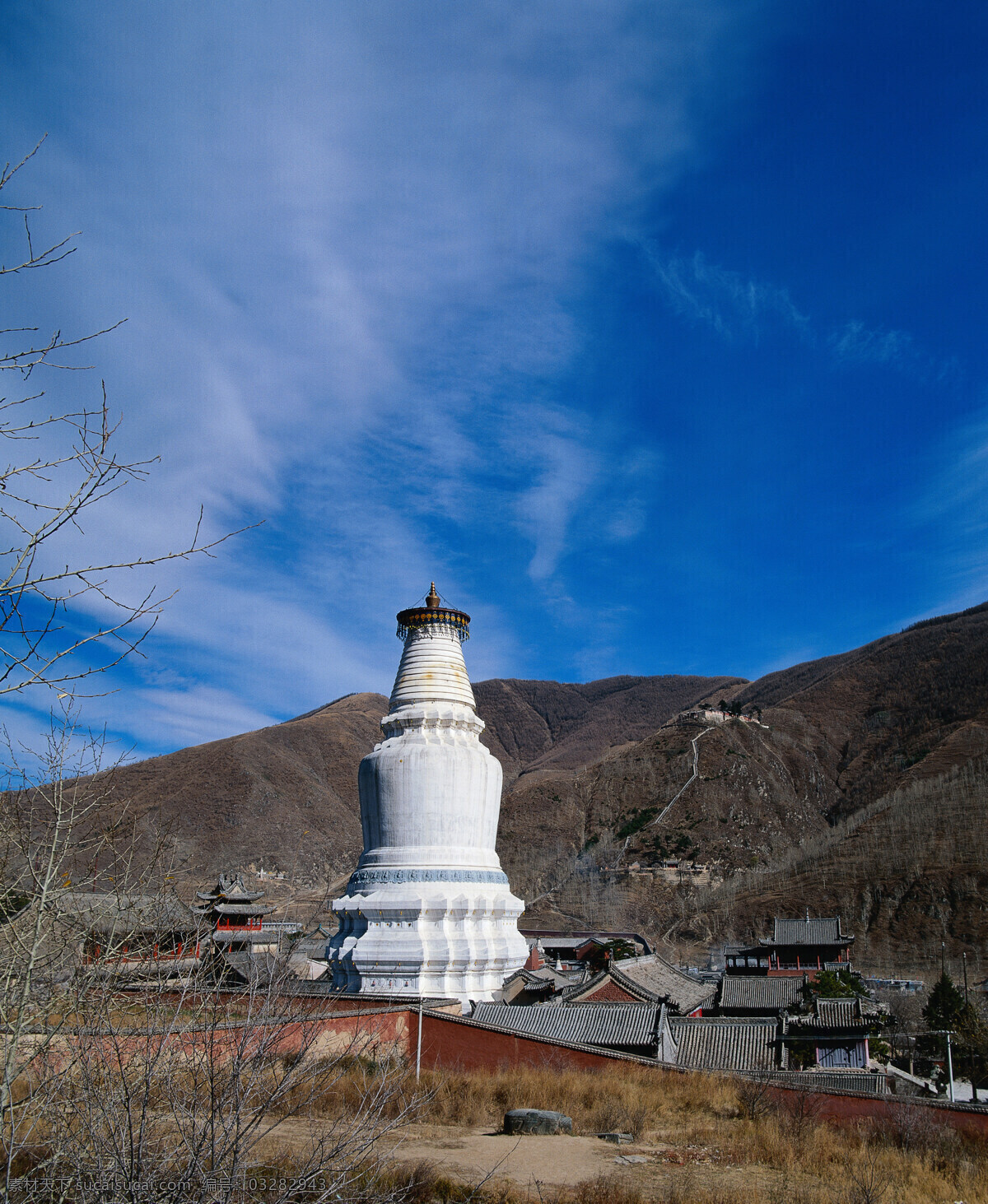 五台山 大白塔 山西 古屋 老屋 古老 高山 大山 蓝天 天空 白云 建筑 建筑摄影 建筑园林