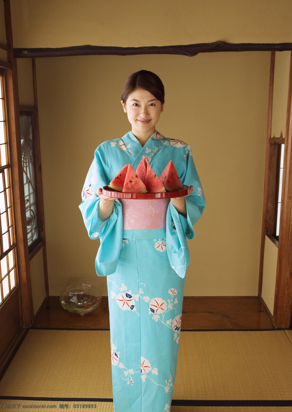 端 西瓜 日本美女 日本夏天 女性 性感美女 日本文化 和服 模特 美女写真 摄影图 高清图片 美女图片 人物图片