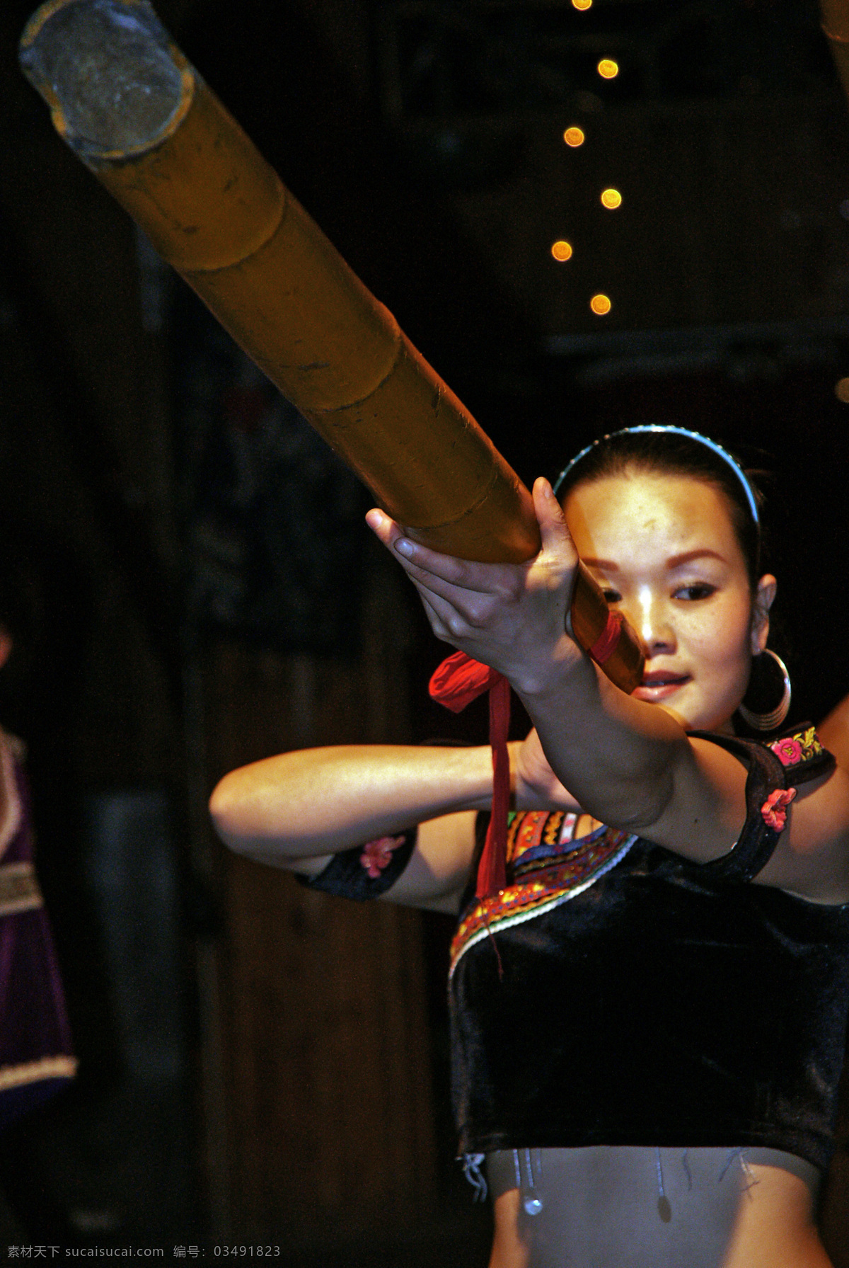 苗族 舞蹈图片 传统艺术 少女 文化艺术 舞蹈 舞蹈音乐 苗族舞蹈 psd源文件