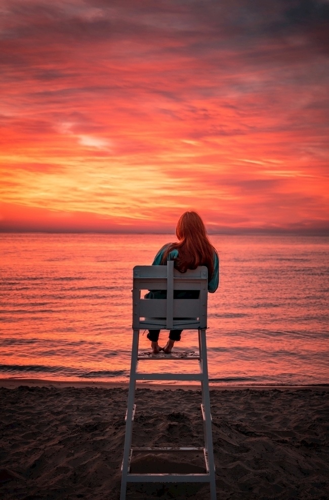 大海 女人 夕阳 傍晚 思考 人生 椅子 高椅子 海边 海滩 沙滩 惬意 度假 休假 袖子 女子 女 女性 人物图库 女性女人
