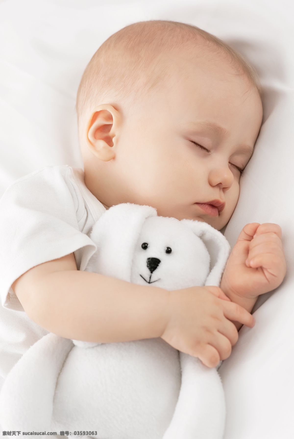 正在 睡觉 孩子 毛绒玩具 人物 儿童 儿童图片 人物图片