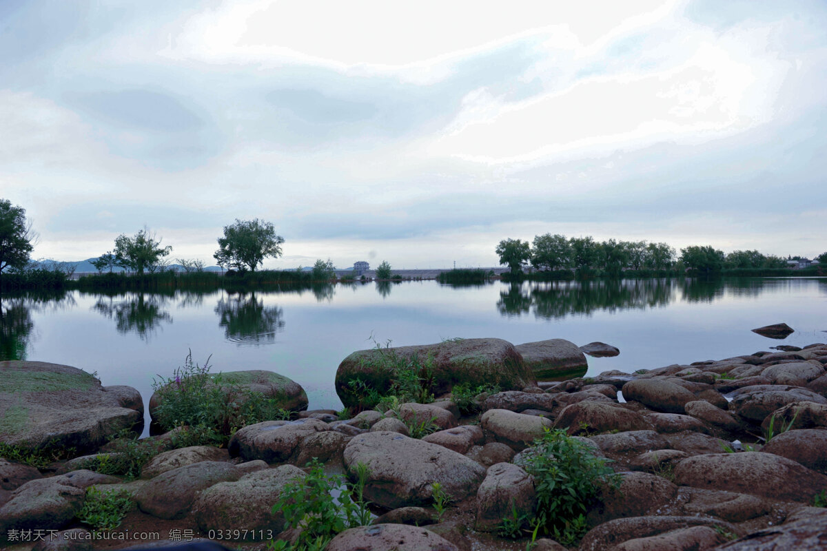 湖畔的石头 旅游 湖泊 长廊 亭廊 风景 旅游摄影 国内旅游