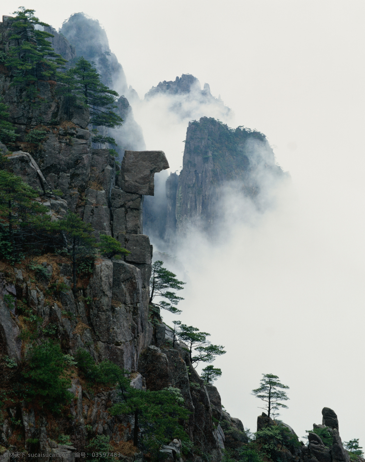山川 天空 云彩 早晨 日出 云海 旅游 山川风景 自然风景 大山 高山 山水 山石 山脉 山峦 山岗 山水风景 自然景观 山峰树木 峭壁 乌云山峰 山上松树 陡峭 摄影图片 旅游摄影 国内旅游 山水风景图片