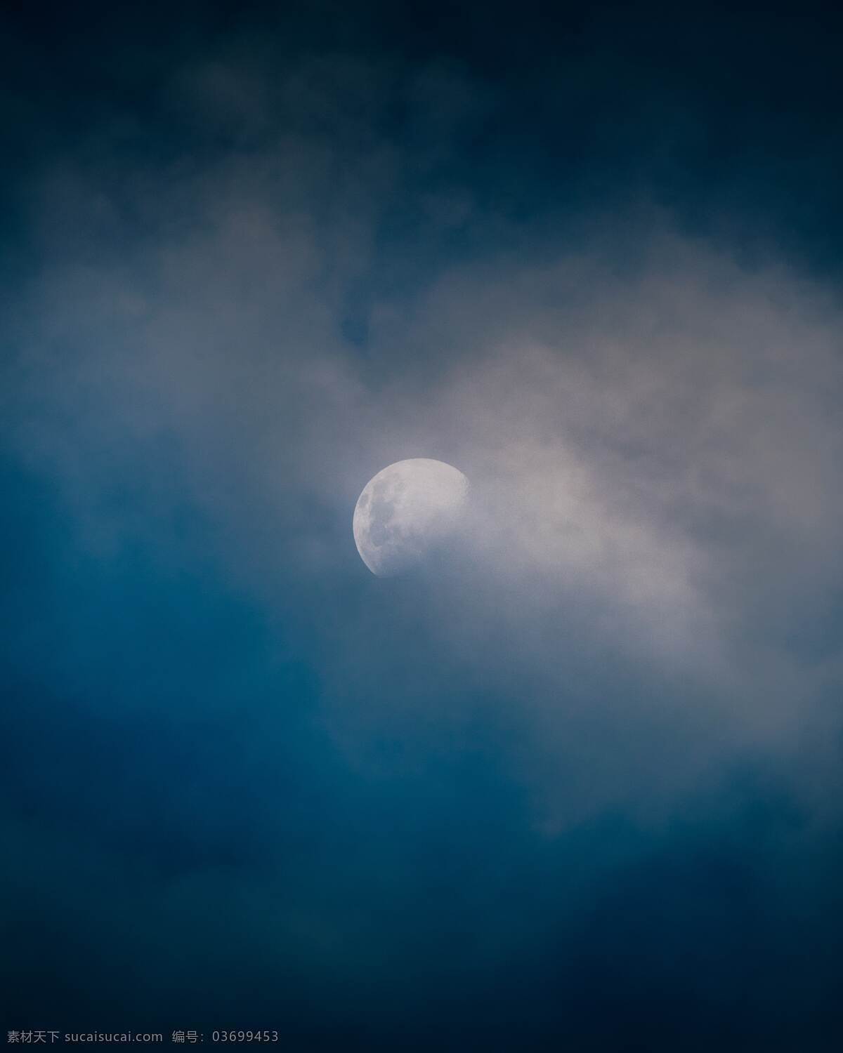 迷雾与月亮 月亮 迷雾 蓝色 梦幻 白色 黑色 夜晚 意境 朦胧 背景素材 自然景观 自然风景