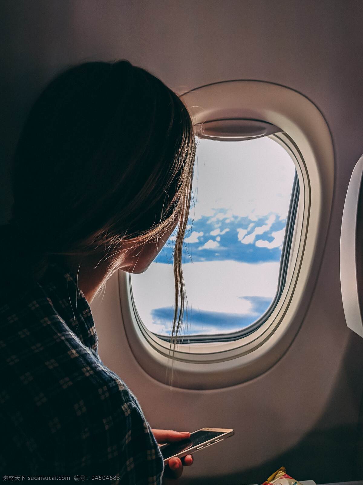 坐 飞机 女性 人 侧影 轮廓 窗户 室内 机舱 风景 游客 旅行 旅游 飞行 交通 交通工具 飞 独自 人物 人物图库 女性女人