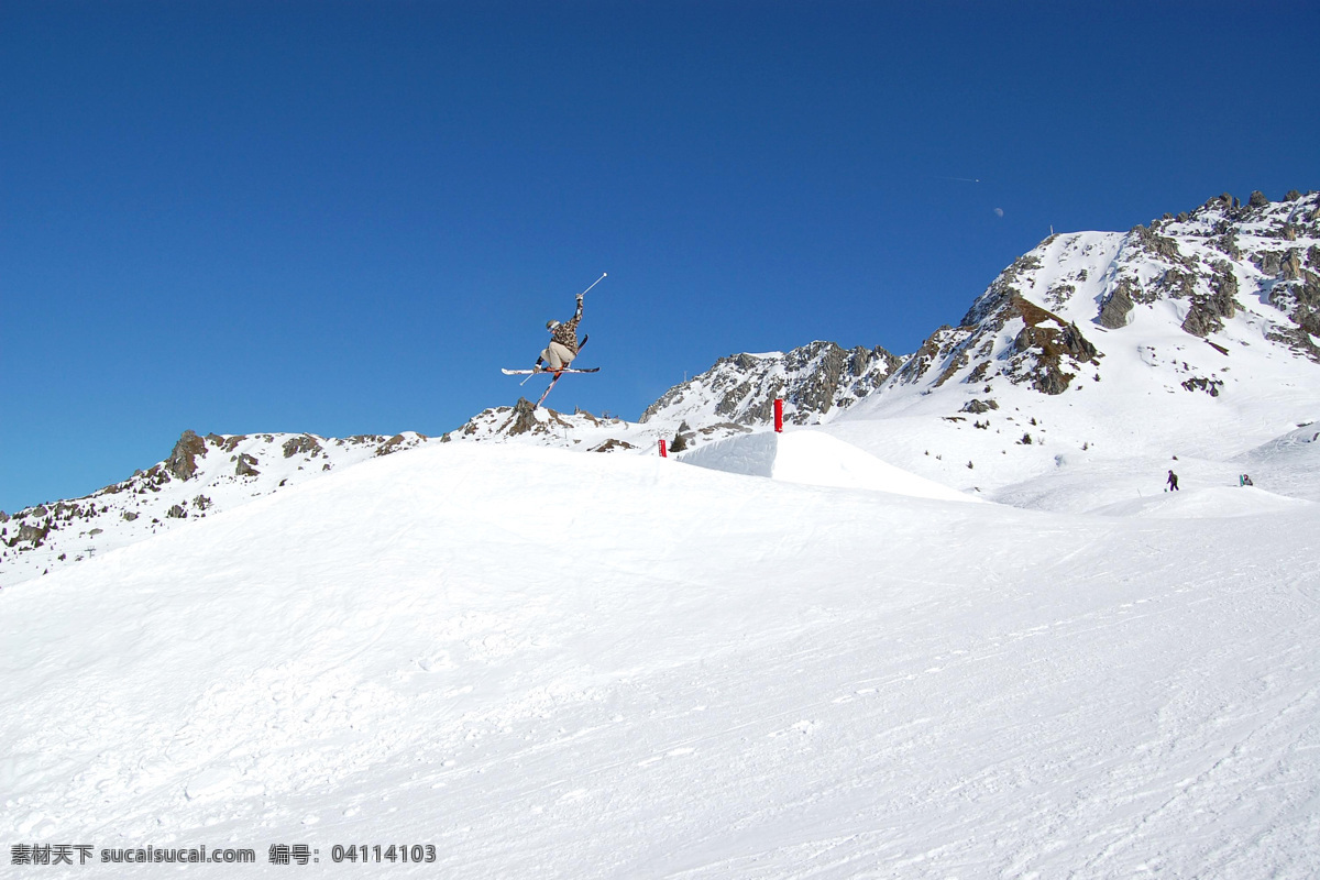 滑雪运动 滑雪 雪上运动 冒险 帅哥 雪橇 运动 太阳镜 蓝天白云 太阳 滑雪海报 旅游 运动员 滑雪板 文化艺术 体育运动 摄影图库