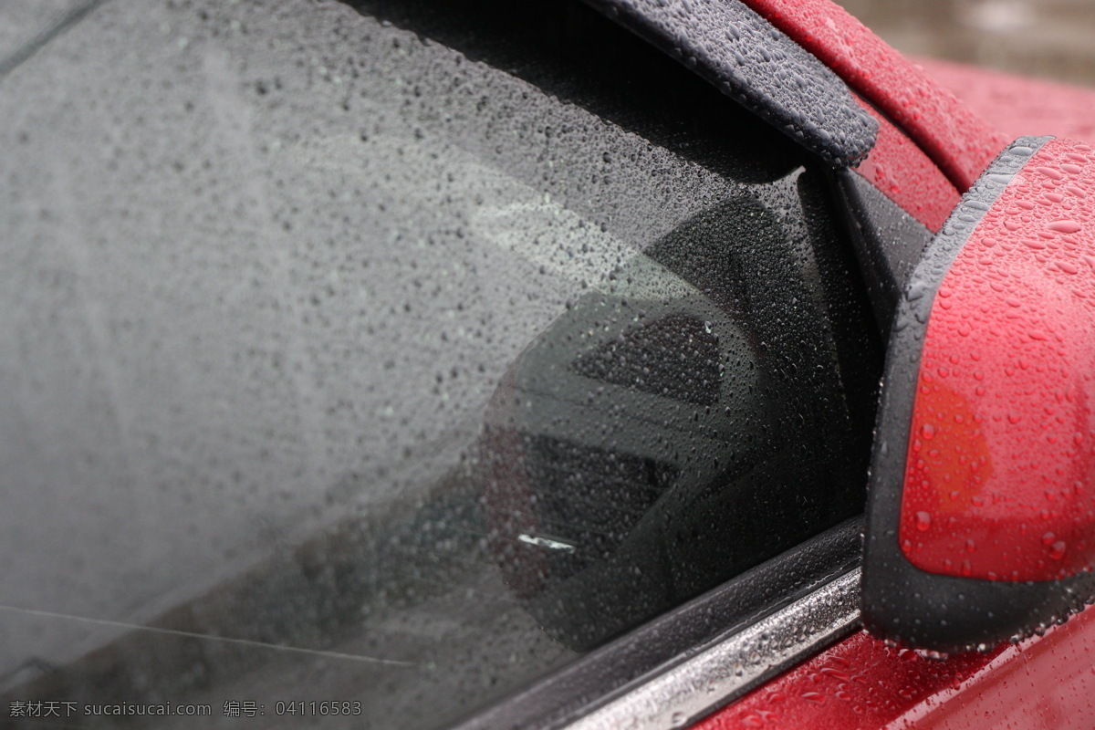 汽车玻璃 上 水珠 汽车 玻璃 水滴 珠帘 雨天 雨季 玻璃上的水珠 下雨 车窗 雨 后视镜 摄影艺术 生活百科
