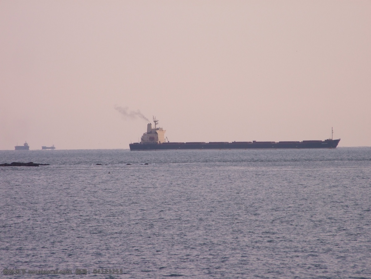 大船 船只 青岛海域 海面 一只大船 货船 缓缓行驶 海上礁石 国内旅游 旅游摄影