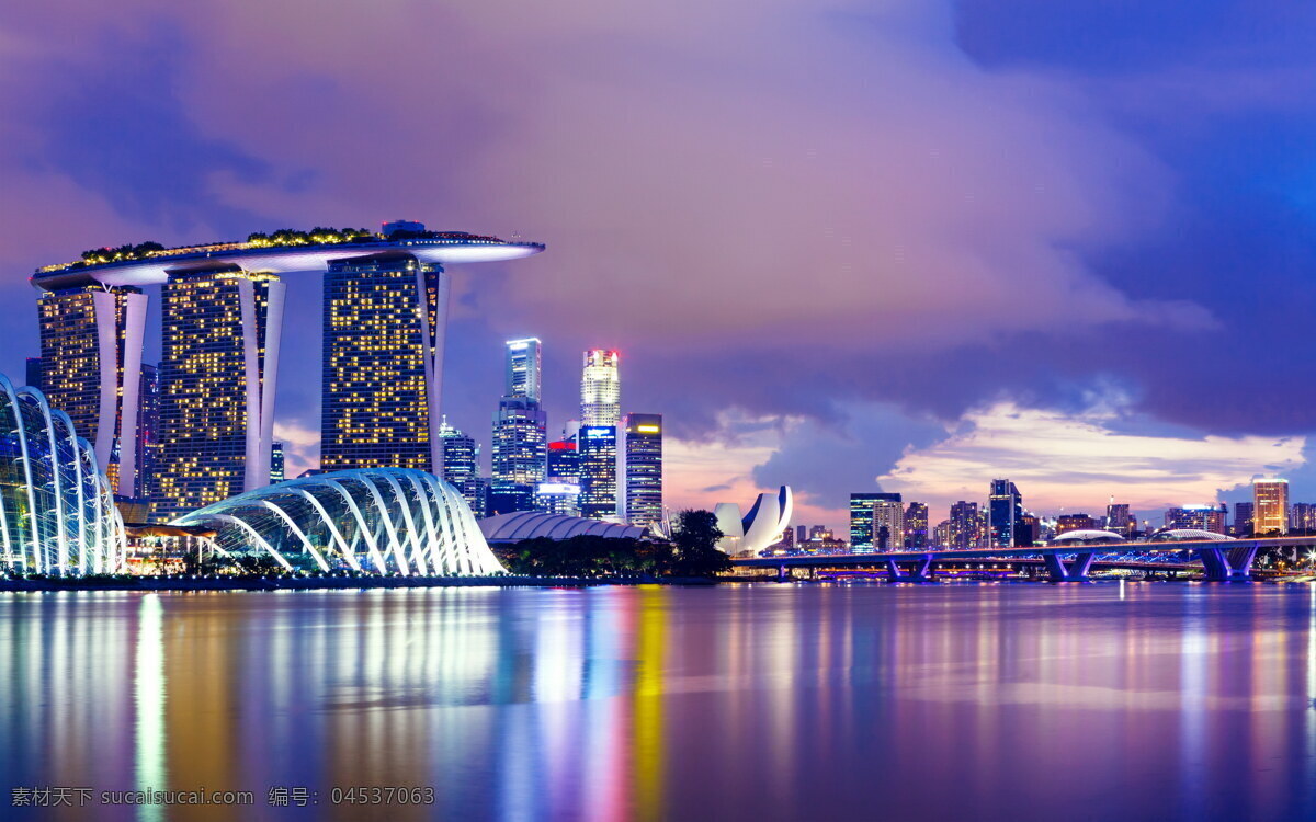 新加坡 滨海湾 黄昏 夜景 金莎大酒店 滨海湾公园 植物馆 高楼 建筑群 高架桥 各种建筑 渐暗天空 万家灯火 水面 倒影 城市景观 旅游风光摄影 畅游世界 旅游篇 旅游摄影 国外旅游