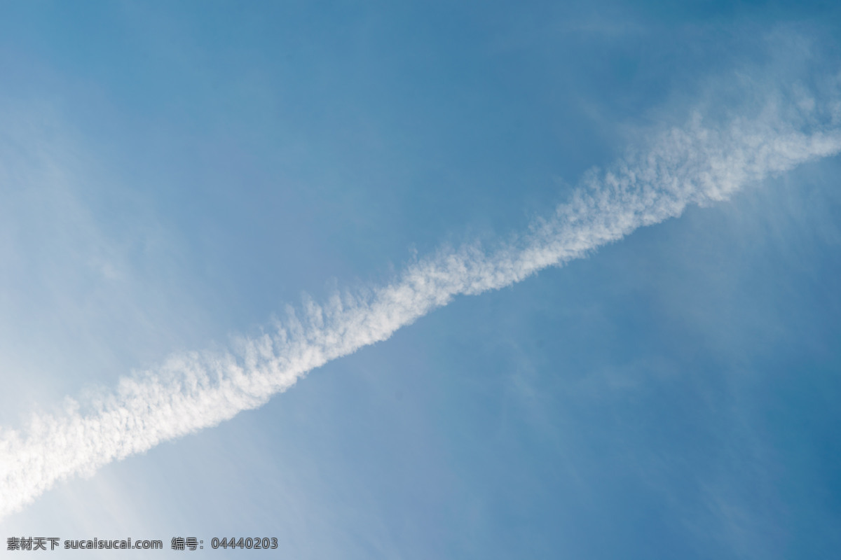 天空 中 飞机 拉线 飞机拉线 蓝天 白云 云彩 飞机喷气 飞机尾气 飞机线 喷气式飞机 长长的白烟 尾迹云 飞机拉烟 飞机尾迹 奇怪的云 动力伞尾迹 尾迹 环状云 天空中的飞机 自然景观