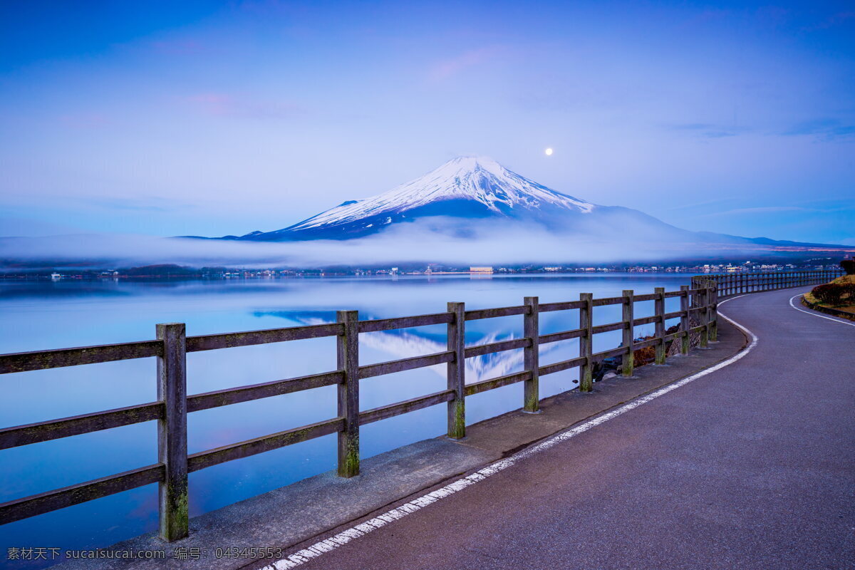 富士山 远山 山峰 山峦 高山 雾气 朦胧 木栅栏 道路 湖泊 云雾缭绕 云海 富士山风景 日本风光 自然风景 自然景观