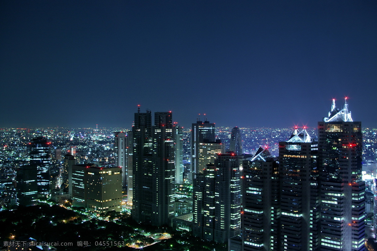 城市 城市夜景 道路 灯的海洋 俯瞰 高楼 国外旅游 建筑群 东京 夜景 各种形式建筑 密集房屋 一片灯光 城市美景 尽收眼底 晴蓝夜空 景观 首都 国际大都市 东京风光 樱花之国 日本风光 旅游摄影 装饰素材 灯饰素材