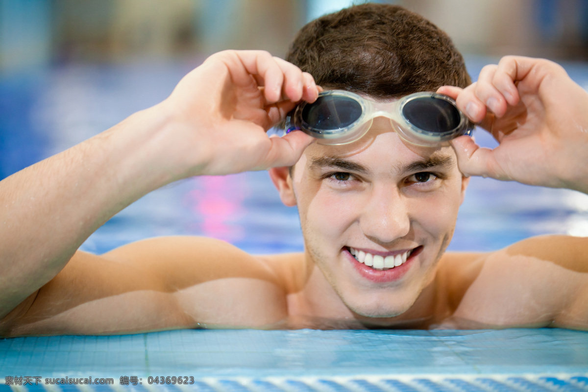 微笑 肌肉 男 游泳池 游泳 运动 帅哥 男模 肌肉男 健身男 生活人物 人物图片
