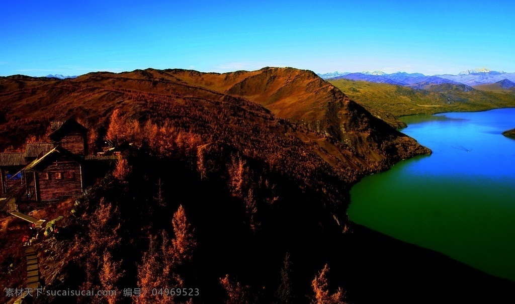 新疆 喀纳斯 秋色 塔松 山峦 山道 木屋 喀纳斯湖 雪山 蓝天 新疆哈纳斯 风景名胜 自然景观