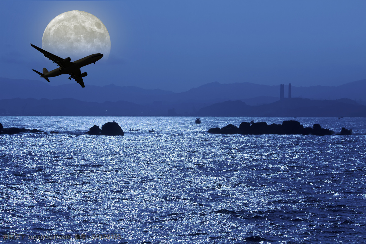 大海 上空 飞机 交通工具 客机 月亮 天空 飞机图片 现代科技