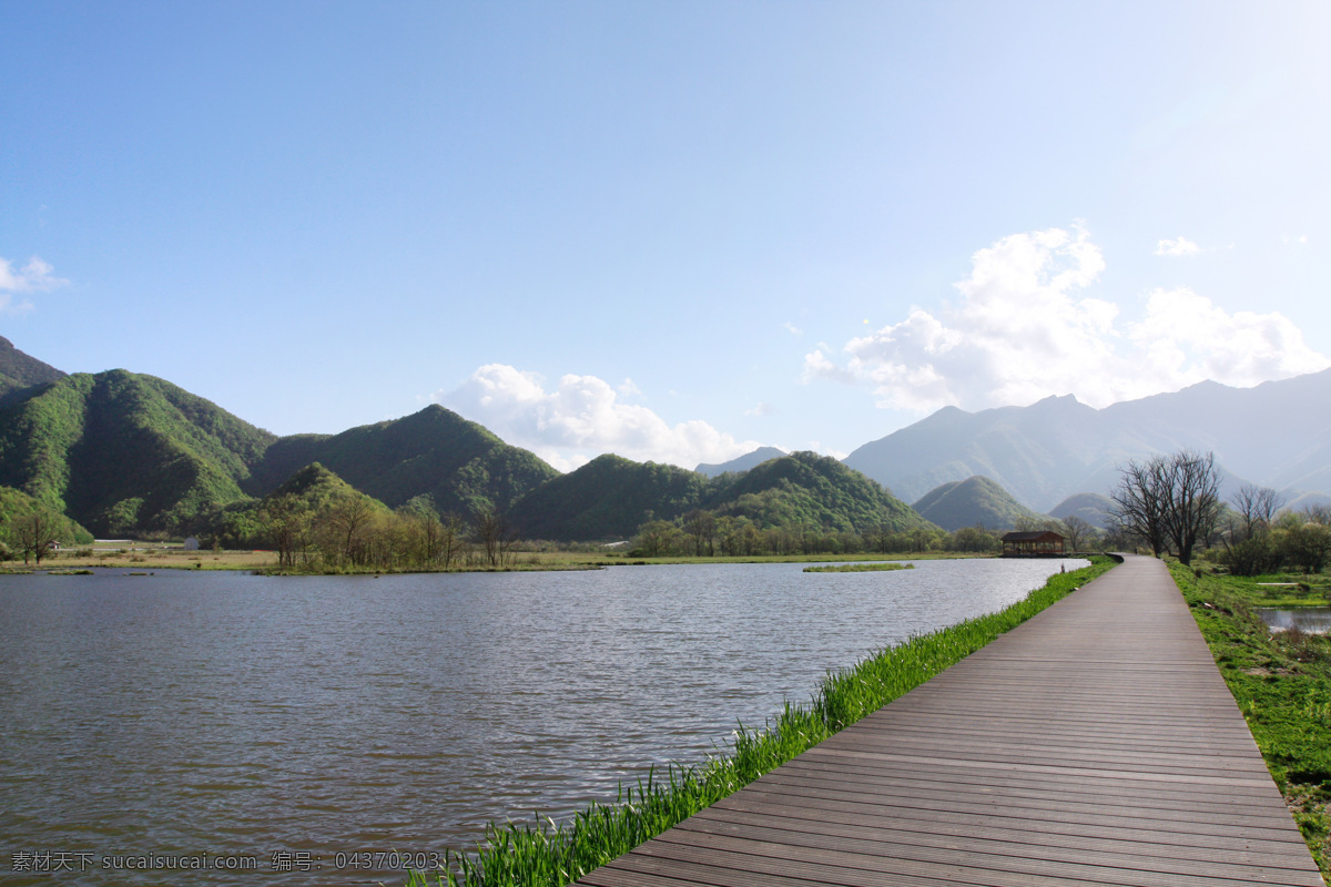 河边 小河 漂流 湖泊 晴空 万里 阳光明媚 自然景观 自然风景