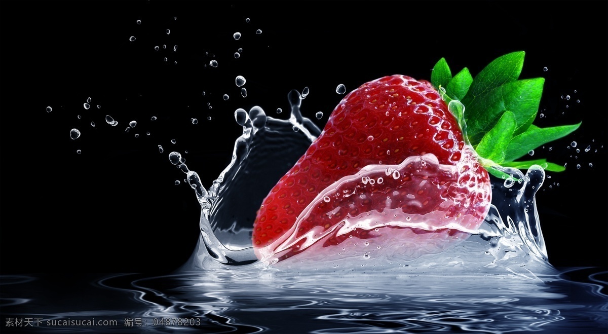 草莓水花特写 水花溅落 草莓 新鲜水果 水花 草莓入水 黑色背景 创意水果 创意草莓 生物世界 水果