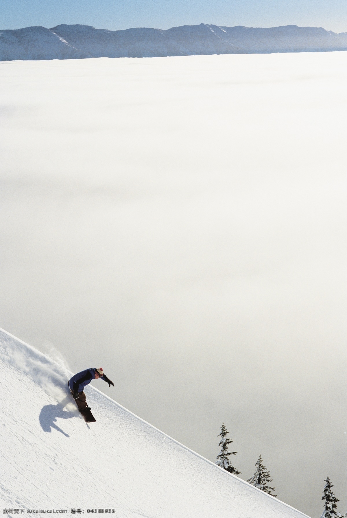高山 下滑 滑雪 运动员 雪地运动 划雪运动 极限运动 体育项目 速度 运动图片 生活百科 雪山 风景 摄影图片 高清图片 滑雪图片