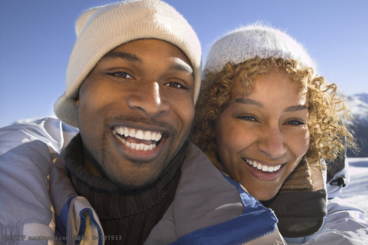 搂 一起 外国 黑人 搂着 情侣 雪地 外国人物 冬天 生活人物 人物图片